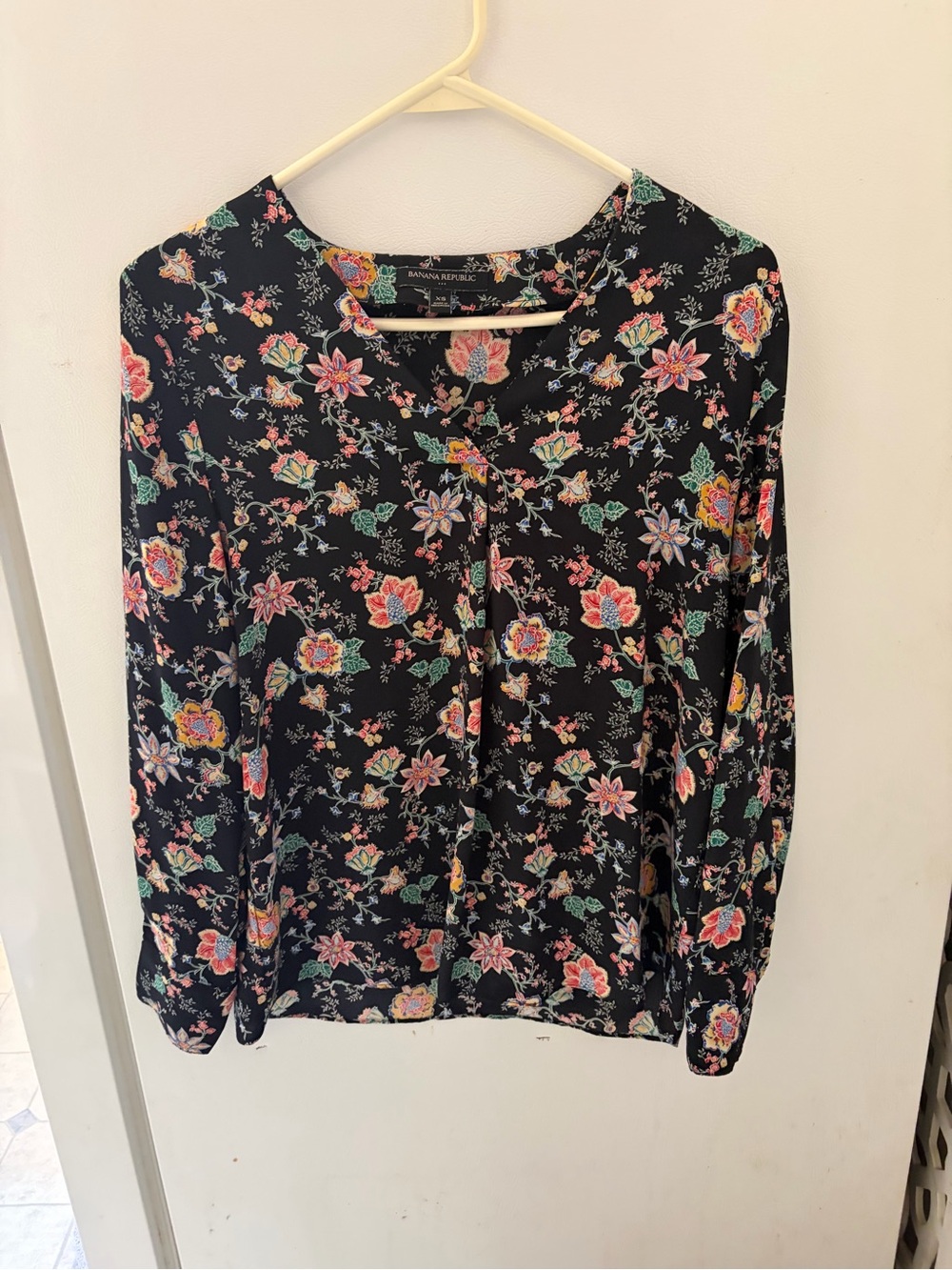 Banana Republic Black Floral Long-Sleeve Top with Multi-Color Print